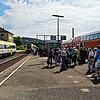 Am Immendinger Bahnhof stranden am Donnerstagvormittag viele Bahnreisende. Die Strecke zwischen der Stadt und Villingen ist gesperrt, ...