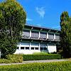 Wie das Albbrucker Hauptschulgebäude, sind die gemeindeeigenen Gebäude fast durchweg mit Photovoltaikanlagen zur Stromerzeugung ...