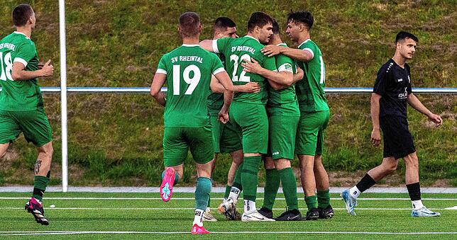 Bild 1: SV Rheintal fegt den FC Bergalingen mit 5:0 vom Platz – und wir haben Fotos!