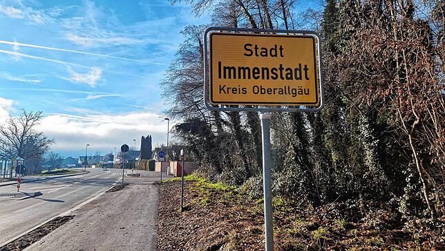 Stadt Immenstadt? Die liegt eigentlich im Allgäu. Die Wolken im Hintergrund schweben über dem Bodensee.