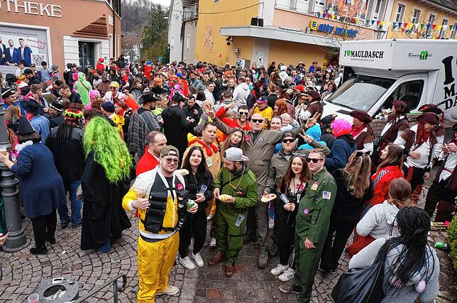 Die Hoorige Mess‘ in Tiengen gilt als die größte Straßenfasnacht am Hochrhein und zählt alljährlich tausende Besucher. (Bild 2024)
