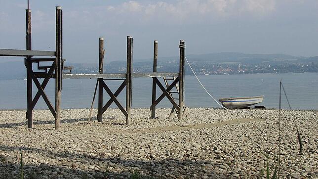 Hitzewellen wie im vergangenen Jahr – hier der Bodensee mit Niedrigwasser – werfen Fragen auf.