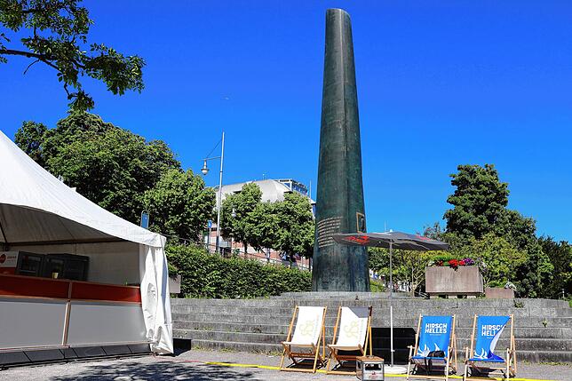 Das gab es nur eine Woche lang: Die Pop-up-Bar beim Zeppelin-Denkmal mussten die Betreiber schließen und abbauen.