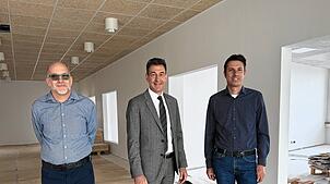 Ortstermin in der Großbaustelle (von links): Stadtbaumeister Christian Unkel, Oberbürgermeister Erik Pauly und Peter Brieskorn vom ...