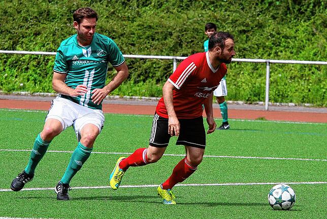 Ewig her: Marco Lohr (rechts) war gerade einmal zwei Jahre und neun Tage jung, als der SV Jestetten zum letzten Mal beim FC Zell. Ralf ...