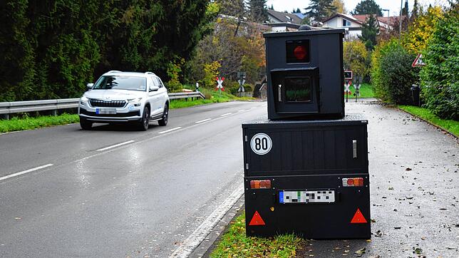 Der neue Blitzeranhänger von Stockach, hier in der Tuttlinger Straße.