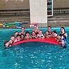 Die Bambinis im Villinger Schwimmclub werden spielerisch an den Schwimmsport herangeführt. In der hinteren Reihe ist ein Teil des ...