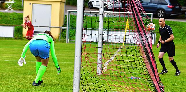 Bild 19: SV Niederhof besiegt SG Ebnet mit 4:1 im Hinspiel der Verbandsliga-Relegation &ndash; wir haben Bilder!