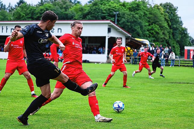 Bild 1: FC Pfaffenweiler feiert nach 2:1-Erfolg Relegationsplatz. Wir waren mit der Kamera dabei.