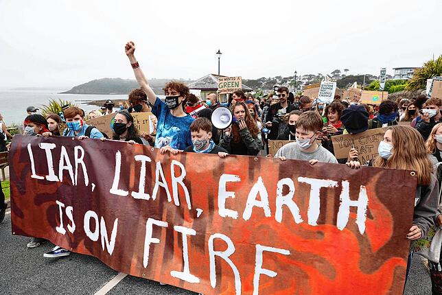 Fridays-For-Future-Aktivisten protestieren Anfang Juni am Rande des G7-Gipfels in Falmouth gegen die Klimapolitik der Industriestaaten.