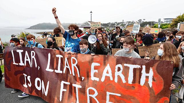 Fridays-For-Future-Aktivisten protestieren Anfang Juni am Rande des G7-Gipfels in Falmouth gegen die Klimapolitik der Industriestaaten.