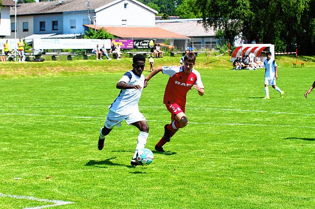 Bild 3: U17 des SC Freiburg trumpft im Testspiel zum 100-jährigen Jubiläum des FC Grießen auf &ndash; und wir haben Bilder!