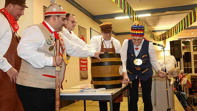 Bild 22: Rattlinger-Chef Holger Reutemann ist Ehrengerstensafter 2023 &ndash; so lief der Bieranstich (1)