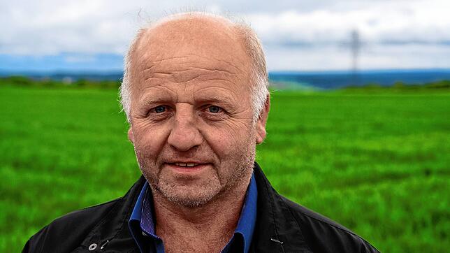 Wolfgang Schwörer würde durch den Solarpark zehn Hektar Fläche verlieren. Der , Vollerwerbslandwirt auf den Bertholdshöfen ...