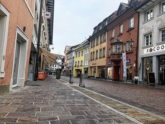 Seit dem zweiten Lockdown ist es ruhig in der Tiengener Innenstadt geworden. Kaum ein Passant war am Freitagmorgen in der Fußgängerzone ...