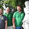 Die Vorfreude auf das Fischerfest des ASV steigt bei (von links) Philipp Weidele (Platzwart), Uwe Gessendorfer (Vorsitzender) und Martin ...