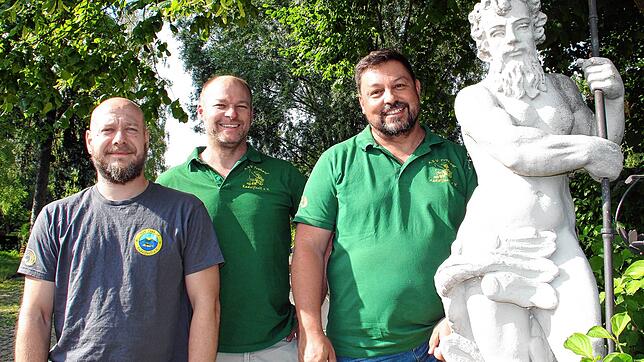 Die Vorfreude auf das Fischerfest des ASV steigt bei (von links) Philipp Weidele (Platzwart), Uwe Gessendorfer (Vorsitzender) und Martin ...