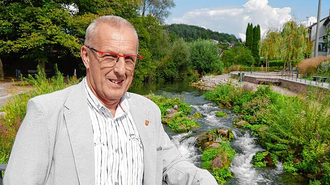 Manfred Ossola will Bürgermeister von Aach werden. Gegenüber dem SÜDKURIER bestätigt er nun, dass er sich erneut als Rathauschef zur ...
