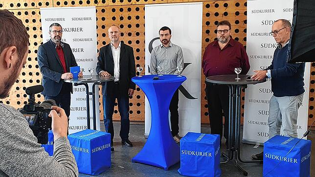 Das SÜDKURIER-Kandidatenduell: Bei der Diskussionsrunde stellen sich die drei Bürgermeisterkandidaten Stefan Kaiser (55, Zweiter von ...