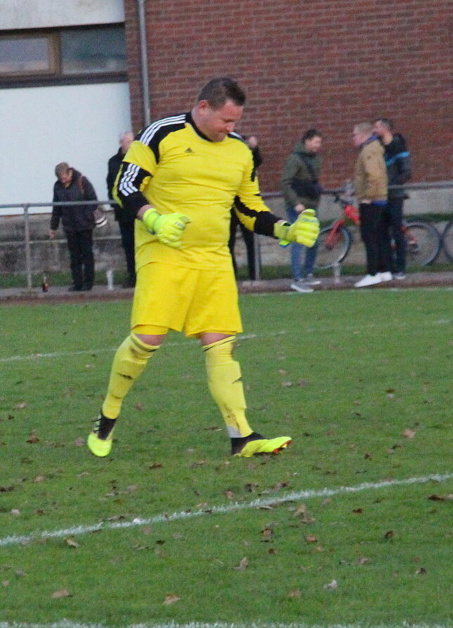 Jubel bei Alexander Wolkow, Torwart der Reichenauer.