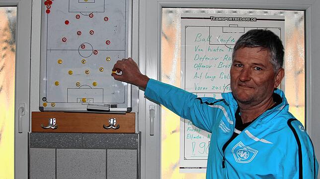 Aufgepasst: Taktische Schulung kommt nicht zu kurz bei Andreas Bauhuber, der schon über 15 Jahre als Trainer tätig ist. Seit dem Sommer ...