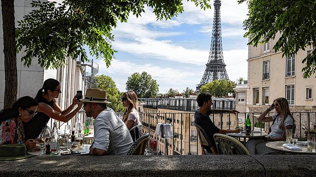 Von den Millionen Olympia-Besuchern ist in Paris abseits der Sportstätten kaum etwas zu sehen: Die spärlich besuchte Terrasse eines ...
