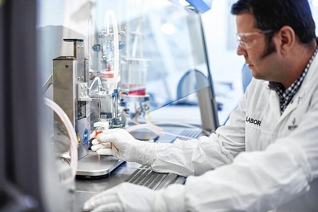 Pharma-Produktion bei Vetter in Ravensburg. Im Sommer hat man mit 12.000 Gästen eines der größten Mitarbeiterfeste in Baden-Württemberg ...