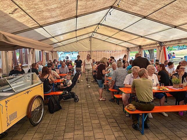 Bild 13: Buntes Programm und ausgelassene Stimmung in Orsingen-Nenzingen