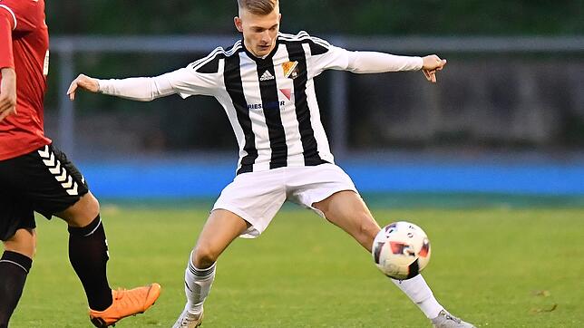 Er beißt sich durch: Der angeschlagene Laufenburger Emanuel Esser zeigte beim 3:0-Sieg seiner Mannschaft beim SV Kirchzarten eine gute ...
