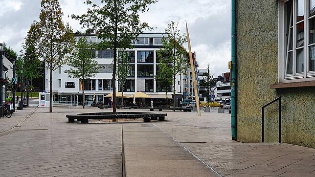 Mittwochnachmittag und menschenleer: Nach einer umfassenden Sanierung liegt der Schwenninger Marktplatz um 15.30 Uhr wie ausgestorben da.