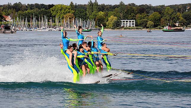 Bild 32: Konstanzer Seenachtfest 2022: Ein Highlight des Tages ist die Wasserski-Show