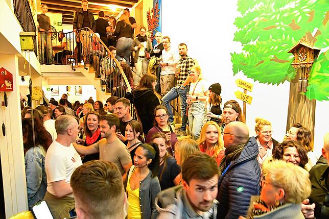 Volle Kneipen, fröhliche Menschen, gute Stimmung. So war die Lionsnight in der Villinger Innenstadt.