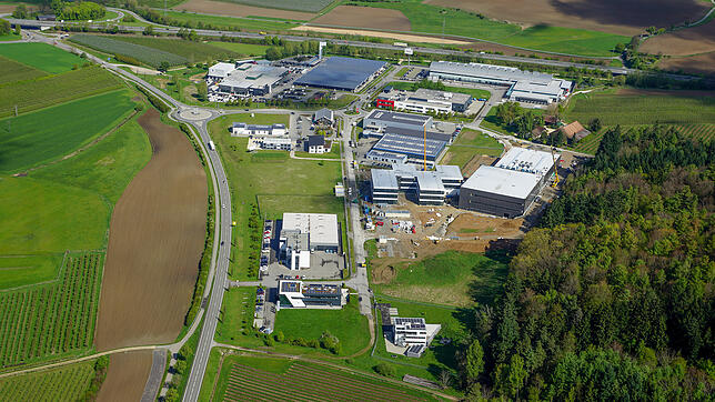 Das Gewerbegebiet Blumhof zwischen Stockach und Ludwigshafen aus der Luft gesehen. Erweitert werden soll es nicht nur am südlichen und ...