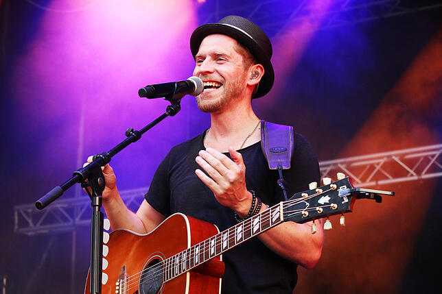 Bild 13: Bilder: 2000 Zuschauer bei Doppelkonzert von Johannes Oerding und Glasperlenspiel