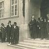 Bürgermeister Georg Leber eröffnete auf den Treppen der Talschule im Oktober 1933 die Glattacker-Ausstellung anlässlich der Verleihung ...
