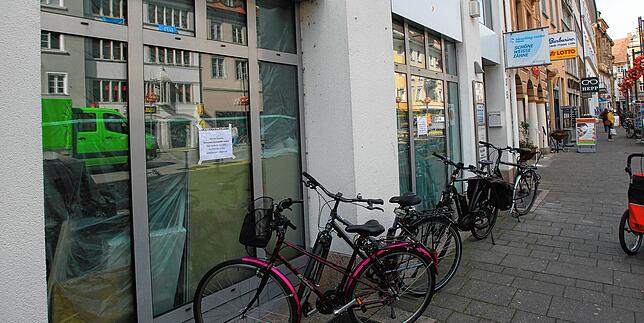 Marktstätte 3 im Mai. Kurz nachdem dieses Bild entstanden ist, hat hier ein Imbiss eröffnet.