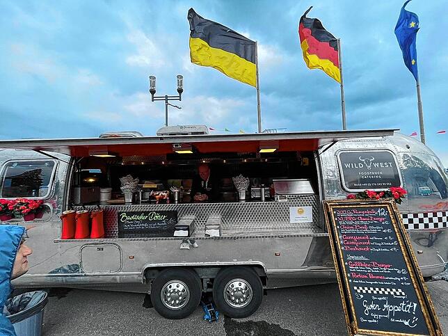 Ingo Winterhalter von der Halbinsel Höri in seinem Burgertruck.
