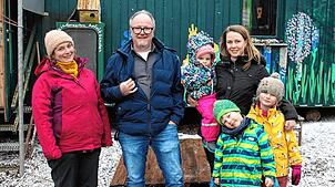 Neue Perspektiven für den Donaueschinger Waldkindergarten „Apfelbäumchen“: Leiterin Jessica Lippert (von links), Tobias Rosenstiel, ...