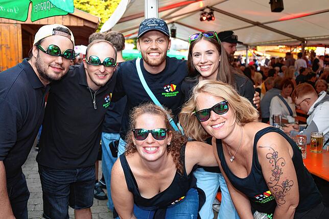 Bild 6: Feiern am Freitag in Dettingen – Hier gibt‘s die besten Bilder vom Dorffest