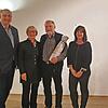 Jetzt geht es in den Ruhestand: Bürgermeister Michael Kollmeier, Luzia und Gerhard Hopfinger sowie die stellvertretende ...