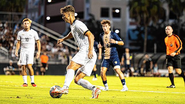 Der Donaueschinger Jonas Fritschi (am Ball) trug für eineinhalb Jahre das Trikot des Collegeteams UCF Knights in Orlando. Bild: privat