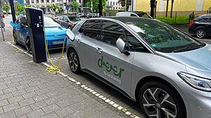 Singen bekommt sechs neue Schnellladestationen für E-Autos in der Innenstadt. Unser Bild zeigt die Ladestation für Autos eines ...