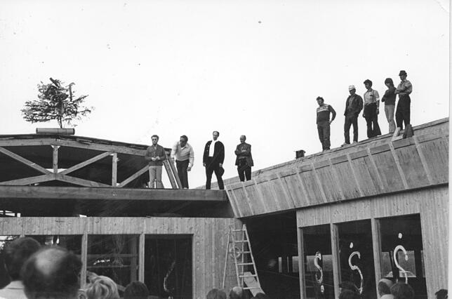 Im Jahr 1972 wurde der erste Bauabschnitt des Altbaus gefeiert.