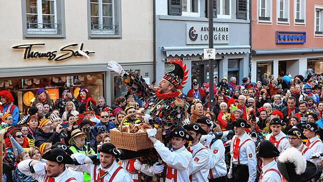 Bild 13: Jetzt geht&lsquo;s um die Wurst! Bilder vom Kaiserbrunnen am Rosenmontag