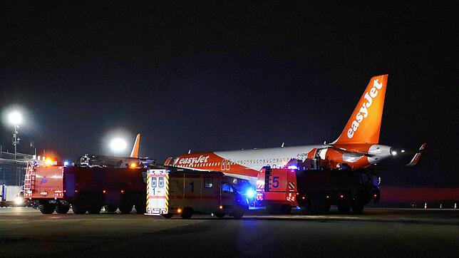 Ein Airbus der britischen Airline Easyjet musste am 22. Januar nach einem Luftnotfall auf dem Bodensee-Airport Friedrichshafen landen. ...