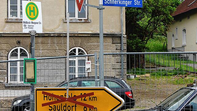 Derzeit geht es hier nicht mehr weiter. Der Verkehr wird über Unterbichtlingen und die Bundesstraßen B&nbsp;313/311 umgeleitet.