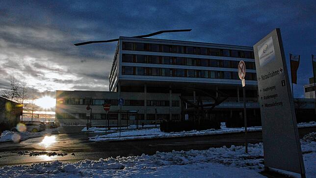 Unser Archivbild zeigt das Schwarzwald-Baar Klinikum im Abendlicht. Pandemie und die aktuellen Krisen lasten schwer auf dem Haushalt der ...