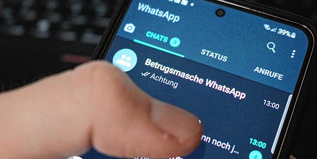 Immer wieder wird vor Betrugsmaschen gewarnt, doch die Kriminellen schaffen es manchmal auch, ihre Opfer so zu verunsichern, dass diese ...