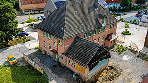 Mit dem Umbau des ehemaligen Heimatmuseums im Brigachtaler Ortsteil Überauchen geht es zügig voran. Inzwischen wurde dort auch das ...
