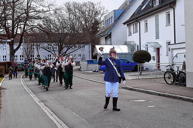 Bild 6: Närrisches Treiben in kleinerem Rahmen am Fischbacher Samstag